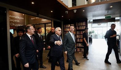 İBB Başkanı Ekrem İmamoğlu, Fatih Belediye Başkanı Ergün Turan’a tebrik ziyaretinde bulundu