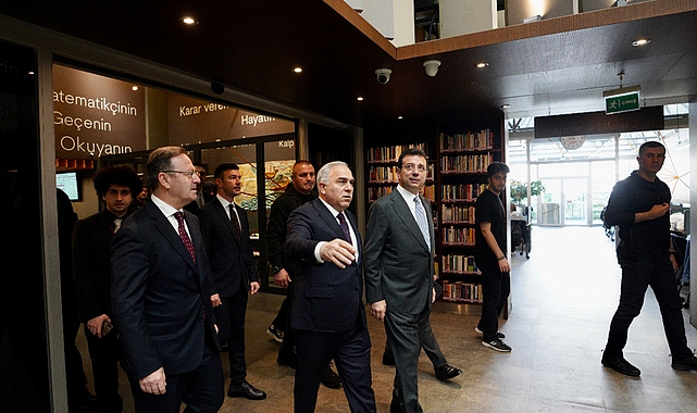 İBB Başkanı Ekrem İmamoğlu, Fatih Belediye Başkanı Ergün Turan’a tebrik ziyaretinde bulundu