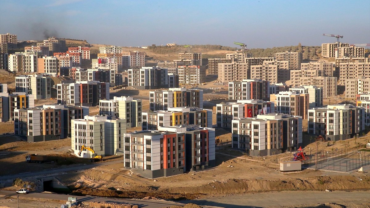 Hatay’da 10 bin 335 deprem konutundan 3 bin 830’unun inşaatı tamamlandı