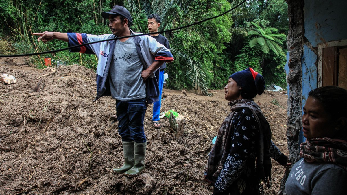 Endonezya’da sel ve toprak kayması: 20 ölü