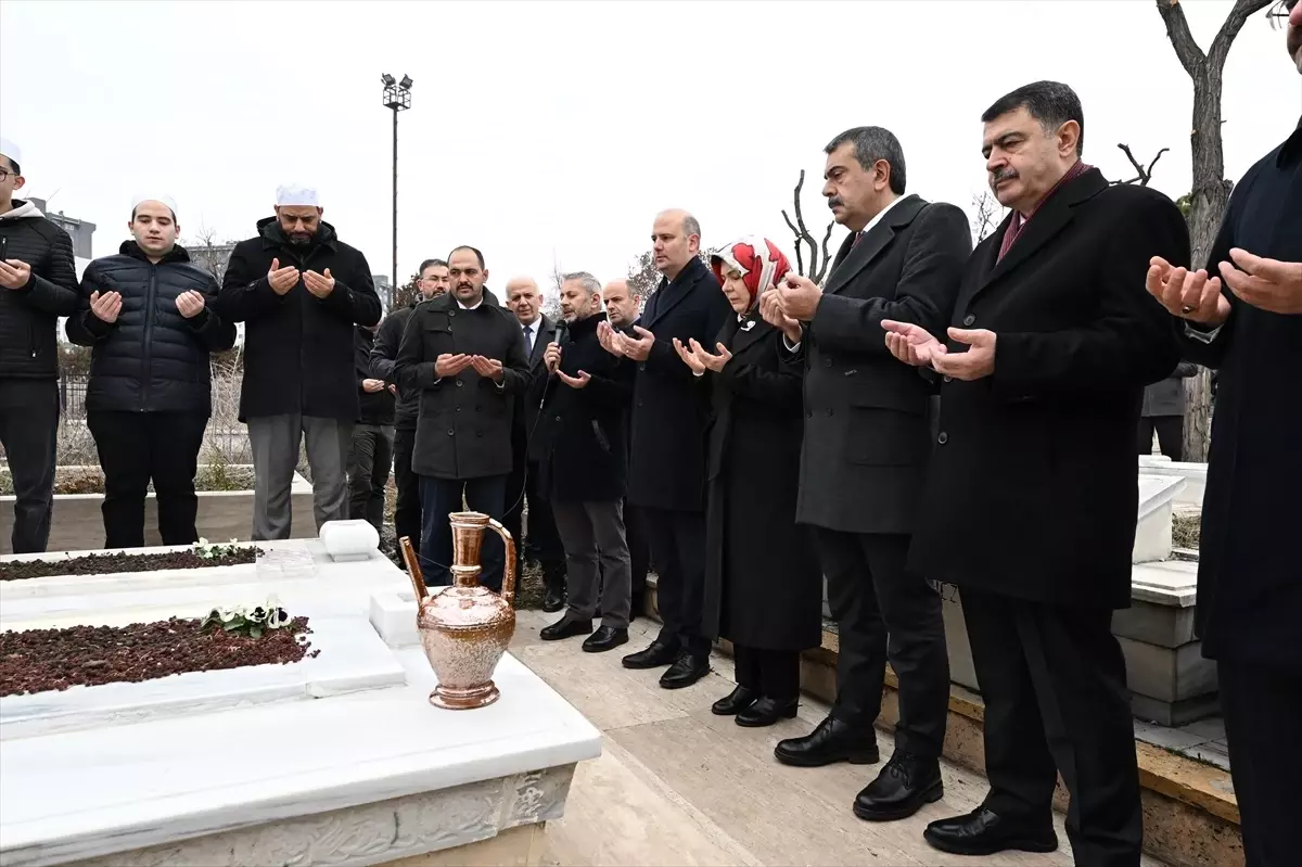 Bakan Tekin, Tevfik İleri’yi Andı