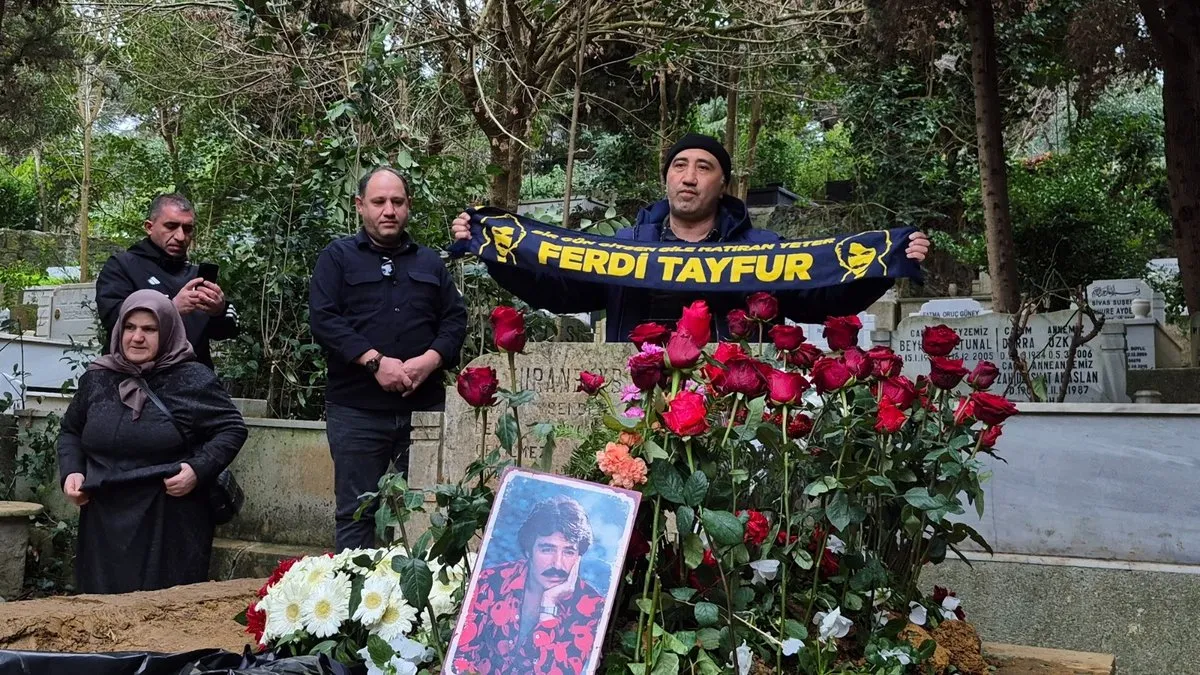 Ferdi Tayfur’a ziyaretçi akını: 13-14 yaşından beri dinliyorum, şarkılarıyla büyüdük