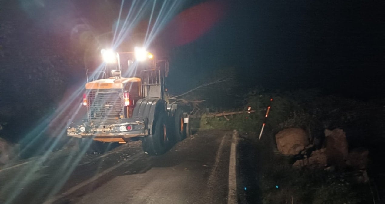 Kastamonu’da heyelan! Kapanan yol ulaşıma açıldı