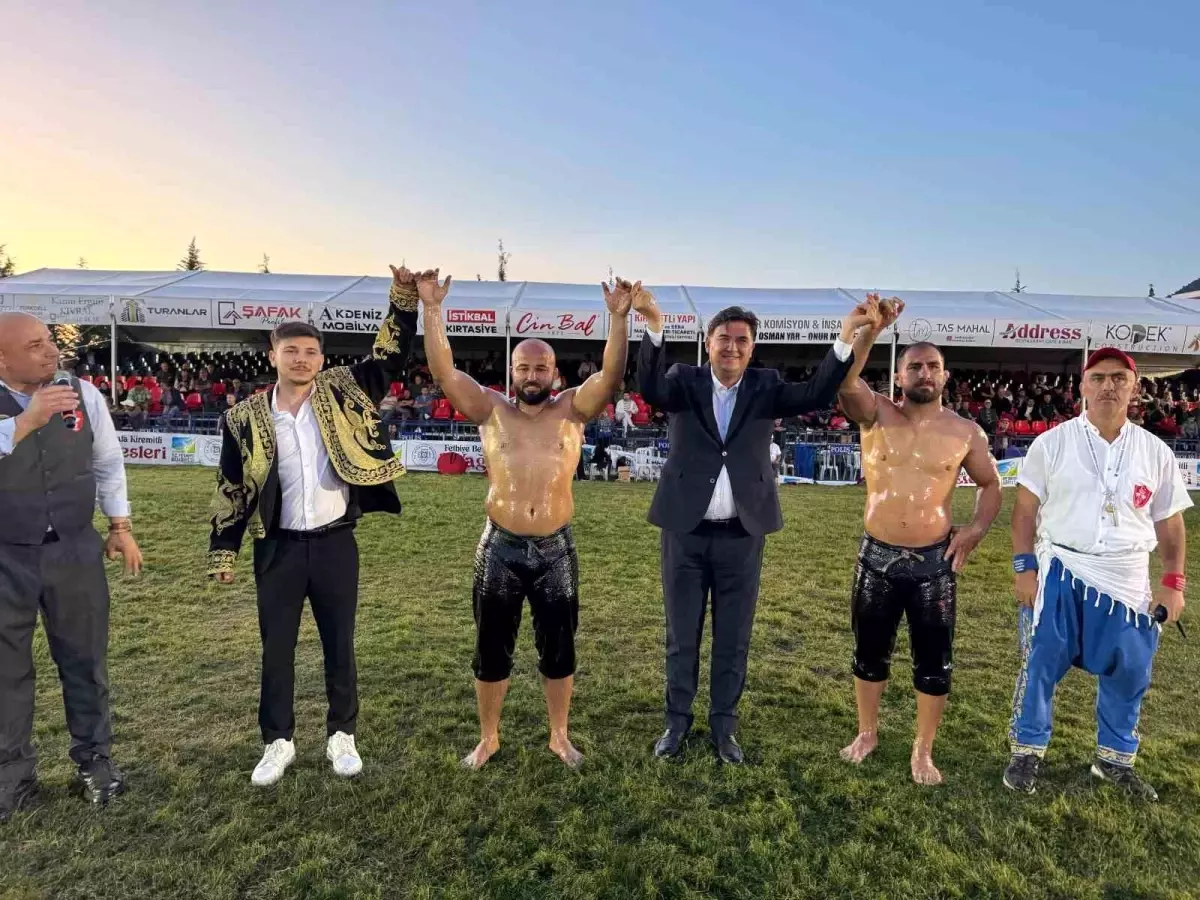 Fethiye’de 3. Mustafa Kiremitli Yağlı Pehlivan Güreşleri Düzenlendi